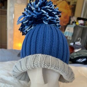 Knit beanie with oversized pompom